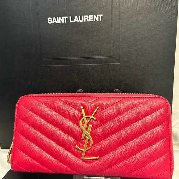 Saint Laurent Matelasse Grain de
Poudre Monogram Zip Around - Picture 14 of 16